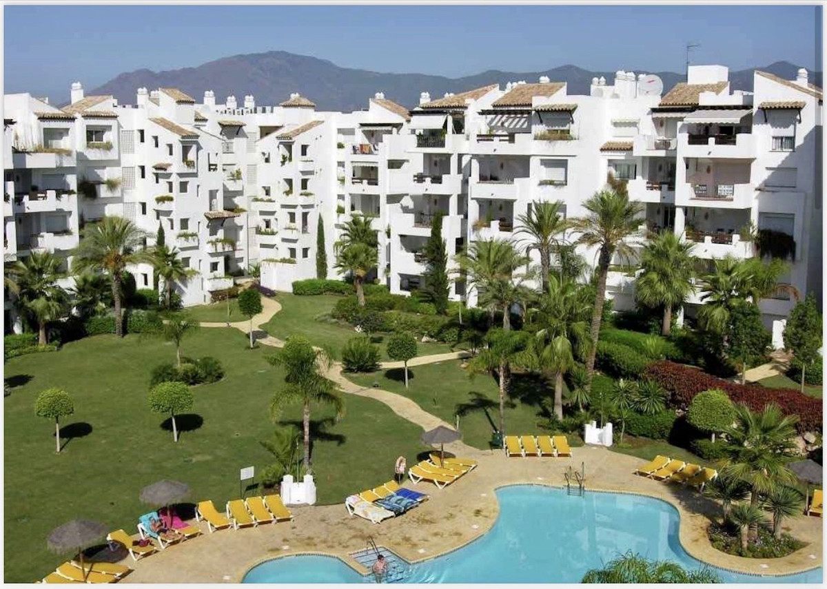 https://cdn.resales-online.com/public/ekq6eqjjbr/properties/1e052cc0dffa11eca97d0217bc231ef4/w1200/1-7980e48d732b6fc85c14b43b94d2aa54.jpg?v=1653908609