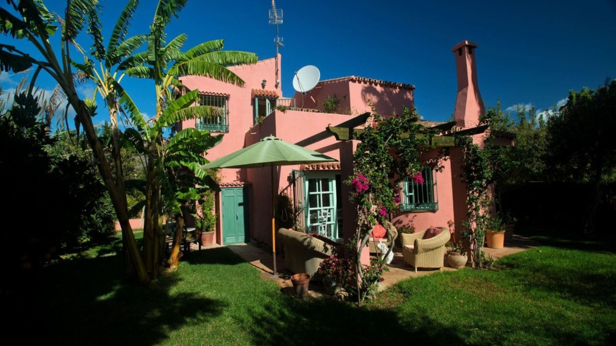 https://cdn.resales-online.com/public/7rg1k5rn6p/properties/6108ec1a12f111ef857e0217bc231ef4/w1200/1-7980e48d732b6fc85c14b43b94d2aa54.jpg?v=1715839802