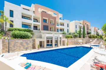 https://cdn.resales-online.com/public/s9unvkbr31/properties/e7b077dab1fd11ef84cf0217bc231ef4/w1200/1-7980e48d732b6fc85c14b43b94d2aa54.jpg?v=1733292554