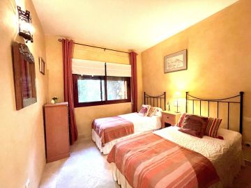 https://cdn.resales-online.com/public/xuap7a9gis89fmi3/properties/9a4baf2fba2511ef84cf0217bc231ef4/w1200/10-bb915d1cb19341576dcdc994b81ab9c5.jpg?v=1734189660