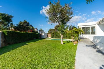 https://cdn.resales-online.com/public/epksdhfn82/properties/835a63b9b1fe11ef84cf0217bc231ef4/w1200/22-bcf8e6250e0bab365f900a8ac31ac040.jpg?v=1734070415