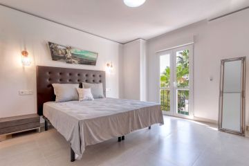 https://cdn.resales-online.com/public/2clagkpr0e/properties/83015d7be3ea11ef8ce602e0405b089b/w1200/6-241328e1bcc9c0d8ce1222beb6c967a8.jpg?v=1738781783