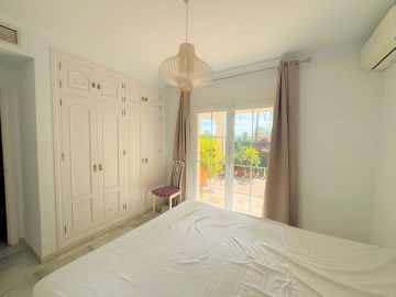 https://cdn.resales-online.com/public/1xds0dbjlvabipl6/properties/471e7590e8ac11ef8ce602e0405b089b/w1200/10-bb915d1cb19341576dcdc994b81ab9c5.jpg?v=1739539570
