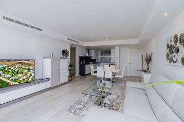 https://cdn.resales-online.com/public/rvs13dstz7/properties/3a3a61bdff3111ef8cfb02e0405b089b/w1200/12-53013098fcab6c38b1379cd33298e050.jpg?v=1741781129