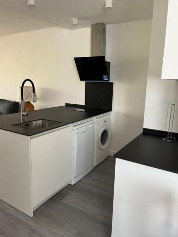 https://cdn.resales-online.com/public/86l1hb0hs4/properties/0ddcf81ea3a711ef84cf0217bc231ef4/w1200/7-aa4cc561180b369757c0bb4af9886cd3.jpg?v=1731715936