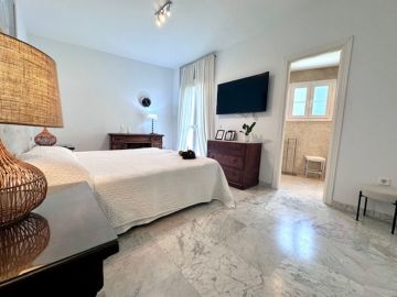 https://cdn.resales-online.com/public/onqgbg2a0k/properties/eb53ca86070b11f08cfb02e0405b089b/w1200/20-d1f7658cbe4ba6cd8666fec30fba80ad.jpg?v=1742646060