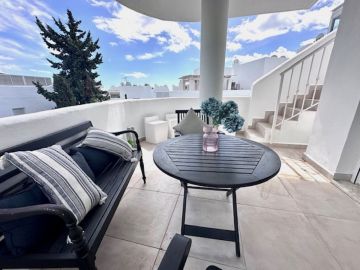 https://cdn.resales-online.com/public/onqgbg2a0k/properties/eb53ca86070b11f08cfb02e0405b089b/w1200/32-e7f90ea5feef5e01d64d74d6b6d8a834.jpg?v=1742646060