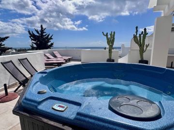 https://cdn.resales-online.com/public/onqgbg2a0k/properties/eb53ca86070b11f08cfb02e0405b089b/w1200/6-241328e1bcc9c0d8ce1222beb6c967a8.jpg?v=1742646060