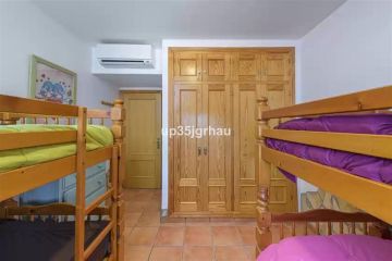 https://cdn.resales-online.com/public/up35jgrhau/properties/96351b3b0b0811f08cfb02e0405b089b/w1200/17-dd5fcd4f0eb487dfa3803f7e20814c0e.jpg?v=1743082795