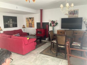 https://cdn.resales-online.com/public/jgwbswu35etu295o/properties/de2cd8df0fc611f08cfb02e0405b089b/w1200/9-467d0cee5b725f3ef65f102a0c2e69c0.jpg?v=1743606095